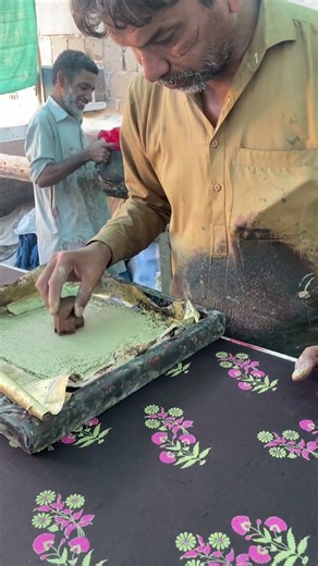 Setting up colour for block printing #blockprinting #print