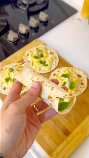 Cheesy Egg Tacos in 10 Minutes! 🌮🧀 Easy Breakfast Recipe