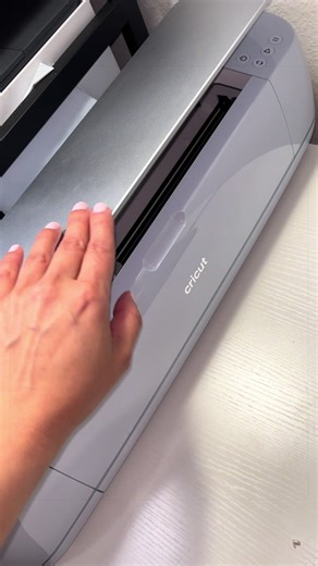 Respuesta a @♡👑ℝ𝕦𝕥𝕙👑♡ con esta cricut podrás cortar muchos materiales y podrás hacer tus manualidades más fácil #Cricut #cricutmaker #plotterdecorte #matcricut #machine