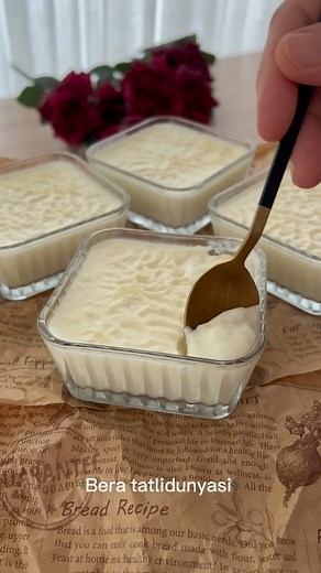 Emine Demirci on Instagram: "Merhabalar 🌺🌺🌺🌺 Annemle anne usülü sütlaç yaptık annemin tabiriyle tüm pif noktalarıyla YouTube Bera tatlidunyası kanalımdan izleyebilirsiniz… . 💫Köy sütlacı💫 1 lt süt Yarım çay bardağı pirinç (4 su bardağı kadar suyla pişirdim,suyu azar azar ekleyerek pişirin) 3 yemek kaşığı şeker 1 yemek kaşığı mısır nişastas Yarım çay kaşığı kadar tuz Not:Yağlı sütle daha da güzel olur 👌🏼 Çay bardağı ölçüm 125ml #recipe #köysütlacı #annesütlacı #sütlaçtarifi #sütlaç #berat