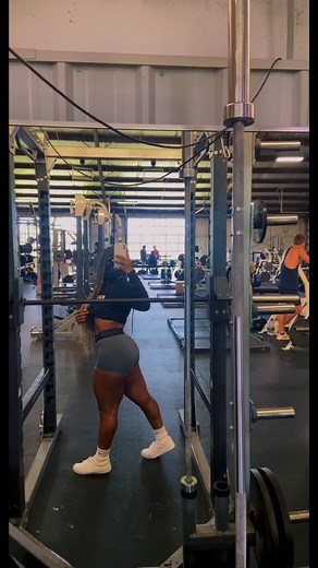 are you eating tho? 🍑 #AerieREAL #GetCrocd #GoForTheHandful #fyp #transformation