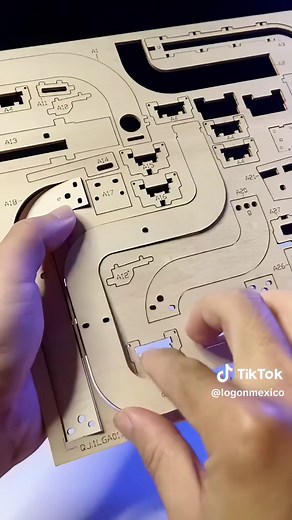 Construye tu circuito de madera Robotime paso a paso
