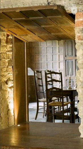 Ever wonder how meals were served in Elizabethan times? First, dirty plates came in one hatch. Then, plated meals went out another, destined for the Great Hall. It's a fascinating glimpse into history! #ElizabethanEra #History #ServingHatch #GreatHall #HistoricalCooking | Real Royalty