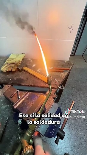 como funciona la soldadura autógena 👩‍🏭🚘#soldaduraindustrial #amper...