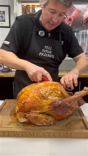 How to carve your turkey this Christmas! 🦃 #butcher #butchery #qualitymeats #food #christmas #turkey #sunningdale #ascot #berkshire #surrey | Lewis of Sunningdale