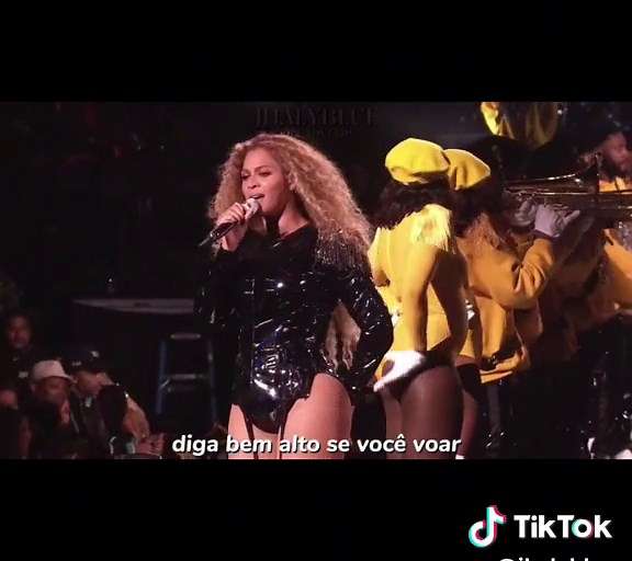 Beyoncé Hold Up & Countdown Homecoming Performance
