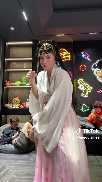 Mèo Ú Cosplay cùng gia đình Refund Gaming