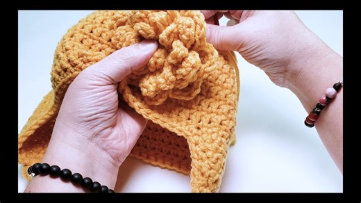Rhondda Mol on Instagram: "Learn how to crochet this Easy Double Crochet Earflap Hat! ✨ Comment EARFLAP for the pattern and full video link! #crochetpattern #crochethat #earflaphat #freecrochetpattern #crochettutorial #crochetersofinstagram #crochetvideo #crochetaddict"