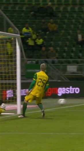 Wat een redding van Milan Hokke! 🥶 #adodenhaag #football #ado