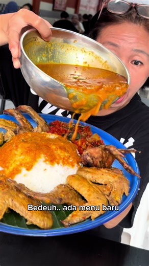 AYAM BAKAR LODHO, menu baru di @Ayam Panggang Mami Nungky ..dgn bumbu racikan mami nunung yg di masak dalam gerabah, harga start 15rb an .. 📍Ayam Panggang Mami Nungky Jl H.Samali no.5 Kalibata, Jaksel #juaranyaayampangganggerabah #juaranyajanganndeso #nunungxvickyprasetyo #ayampanggang #kulinerjaksel