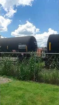 CSX EMD leader in Marion! #locomotive