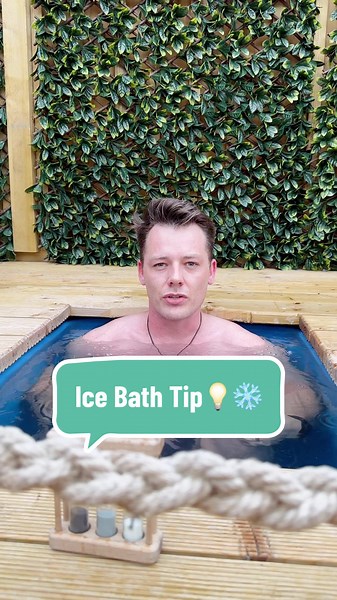 Ice Bath Tip💡❄️ To get the most out of an ice bath, take slow, controlled breaths and don’t give up!🧊💪 Book a session via the link in bio⬆️ #sauna #icebath #recovery #welness #health #fitness #saunas4u #tips