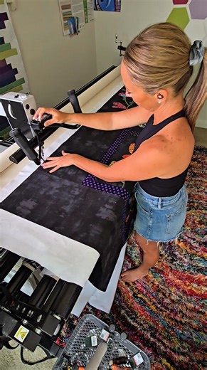 Once the quilt top is loaded, it’s time to baste! I like to baste as I go—starting at the top edge, then working my way down the sides as far as my throat space allows. Depending on the quilt, I’ll sometimes begin right in the center and work outward, or I might go from left to right. It really depends on the layout and what feels best for that particular quilt. For basting, I use the single stitch method—literally one stitch at a time. I’ve tried the basting settings on several different machin