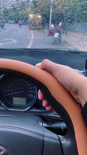 Easy Steering Wheel Cover Installation Tips