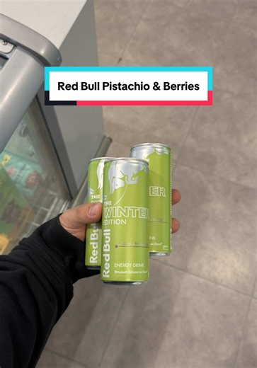 This is your sign to try the NEW Red Bull Winter Edition! Meet Pistachio & Berries 💚🫐 A brand-new flavour combo from Red Bull that I definitely didn’t see coming If you’re a pistachio lover, this might be one to look out for! Would you try it?! 📍 Albert Heijn #mofoodd #redbull #new #drink #fy