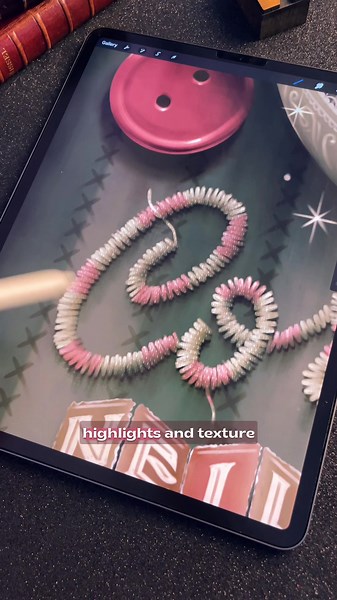 My best tip to create textile letters in Procreate is to draw them by hand! Pre-made brushes are great to add texture and realism, but you can’t shortcut the shape. If you want to learn my full process to create realistic textile letters, check out the Textile Lettering Masterclass. (🔗 in bio to enroll) By the way… I have some exiting news that I’ll be sharing on Friday! So stay tuned for that 🤩 T O O L S ✍🏽 iPad Pro 12.9” (4th generation 256GB) Apple Pencil (2nd generation) Procreate App @Pr