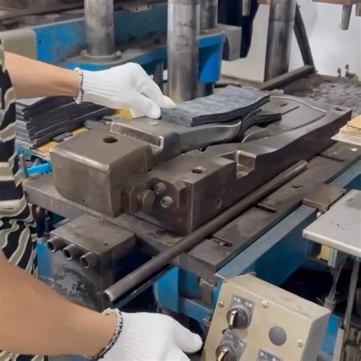 XS Scuba on Instagram: "A first look at the new Highland Seeker Fins. Streamlined, powerful, and ready for their debut at DEMA 2025 🔥 Stop by booth #1679 to check them out! #DiveXS #Highland #EngineeredQuality #DEMA #DEMA2025"