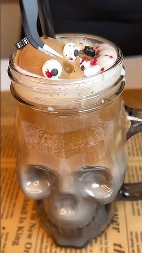 I made the Viral Monster Frap at Home 💚 Starbucks Hack