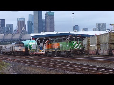 BNSF Boeing 737 Train & Amtrak Cascades Departing Seattle!