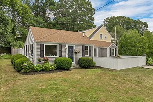 202 Low St #202, Newburyport, MA 01950 - MLS 73404675 - Coldwell Banker