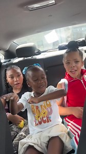 Goudé, viens écouter la petite fille parler Anglais en Rap. Jusqu’à la fin elle dit Paaawwww!!! Ça m’a rappeler la honte que vous avez mis sur moi à Londres pour commander un simple menu. Heureusement que j’étais là! | A'SALFO