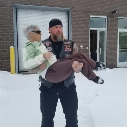 3.6K views · 3 comments | The biker carried my 91-year-old mother...