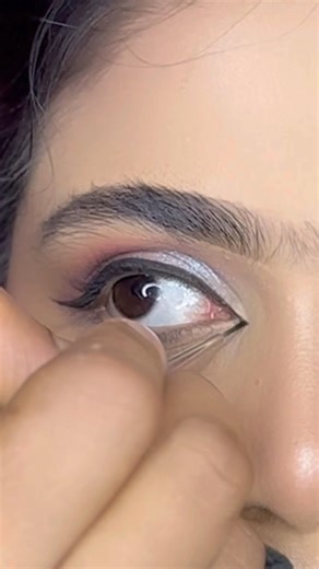 Inner corner eyeliner tutorial✨🎊 #viral #eyemakeup #makeuptutorial ￼ #makeup #trending