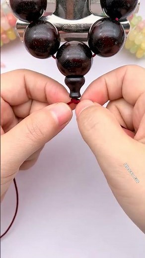 How to tie knots at the end of bracelets. Learn how to braid ropes with zero basic skills. How t