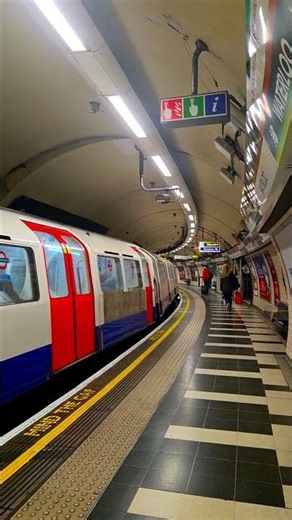 London Underground Northern Line Waterloo Station #london #reels #underground #tube #uktravel