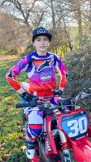 Kutvek Kit Graphik | FR🇫🇷 WW🌍 on Instagram: "Rdv chez @kutvek pour commander ton kit déco ✨ 🎁 Profite de 15% de remise pour Noël avec le code promo : CHRISTMAS15 #kutvek #kitdeco #graphickit"