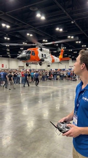 Indoor flying? 🤯 Is this pilot brave or just crazy? #rchelicopter #scalemodel #aviation #satisfying