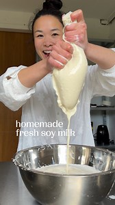 This is the freshest soy milk you’ll ever taste🥛 Fresh, creamy, rich — made with just soybeans and water, the way it should be. Ever since I was a kid, fresh soy milk has been one of my favorite drinks. And honestly? Nothing store-bought ever comes close. As a food scientist, I can tell you: Heating the milk properly is essential — it removes the raw beany taste and makes the proteins easier to digest. No thickeners, no stabilizers, just real soybeans doing what they do best. And don’t throw aw