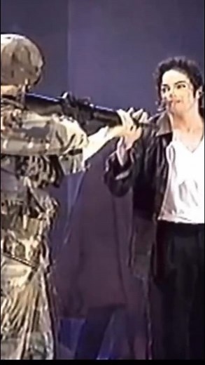 MICHAEL JACKSON EARTH SONG LIVE ON STAGE💫