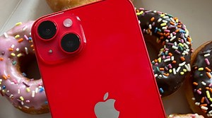 (PRODUCT)RED drops hint about mid-cycle iPhone 15 color update