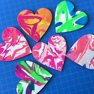 SPIN ART HEARTS https://leftbraincraftbrain.com/gorgeous-spin-art-hearts-painting-activity-for-kids/ This fun and easy spin painting process makes these hearts as unique as the kids that make them. Perfect for Valentine’s Day! | Left Brain Craft Brain - STEM & STEAM Activities for Kids