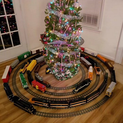 LEGO Christmas Train Build and Review