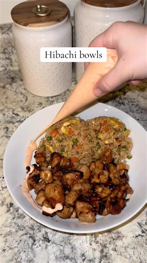 12K views · 29 reactions | #hibachibowls #hibachiathome #hibachichicken #friedrice #healthydinner #yumyumsauce | Raven Recpie | Facebook