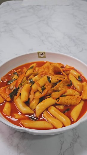 Would you try this food? #tiktokfood #asmr ---- Recipe ---- ▶ Ingredients Fish cake: Cut into triangles Green onion: Slice diagonally ▶ Sauce gochujang 1T soy sauce 1/2T red pepper powder 1T chicken stock powder 1T onion powder 1t garlic powder 1t ginger powder 1/2t MSG 2t rice syrup 1.5T sugar 1/2T 1 pinch of salt ▶ Tteokbokki 1) Soak the rice cake in water. 2) Add 1L of water, radish, and kelp to a pot and boil over medium heat. Then, boil over high heat for 5 minutes before adding the sauce.