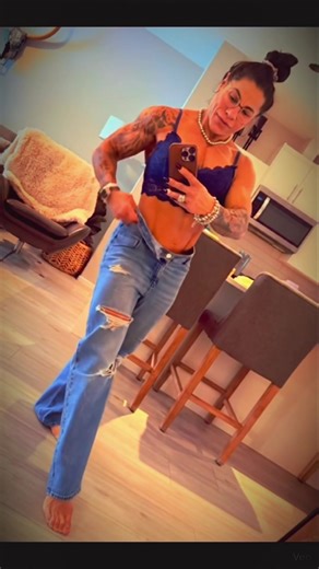 @iron_girl_ifbbpro #musclemommy #fbb #jeans #biceps #quads