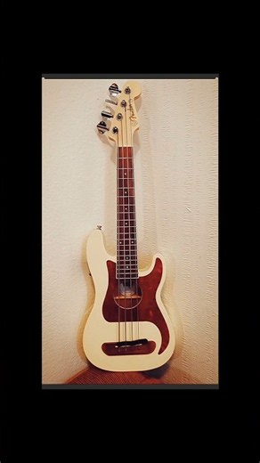 Fender Fullerton Precision Bass Ukulele + Kala Flatwound Strings #bass #fender #ukulele #flatwound