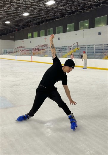 Después de 2 semanas de prácticas ya se ven resultados: 🥇🏆⛸️❄️ #experto #patinar #patinaje #carlosalbertofuentes