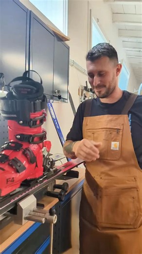 Attacchi da sci regolati male? la vera differenza la fa la regolazione della molla di precarico! È l’errore che fanno in moltissimi e può compromettere sicurezza e divertimento. Hai ancora dubbi? seguici e ti consigliamo noi! #skigear #skishop #skitips #negoziosportivo #tinosport | TINO SPORT service