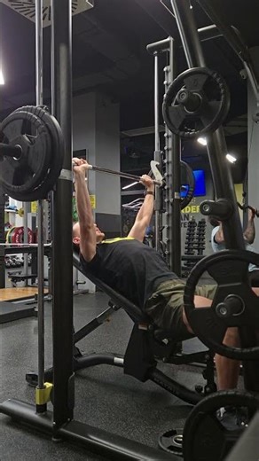 Incline smith machine bench press exercise demo