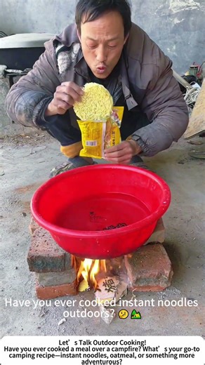 Cooking Instant Noodles Over a Fire – Simple Outdoor Comfort Food! 🍜🔥