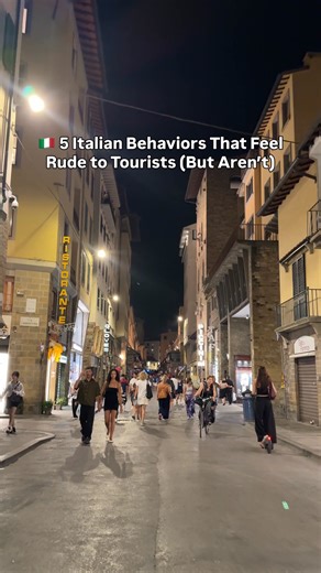 🇮🇹 5 Italian Behaviors That Feel Rude to Tourists (But Aren’t) If you’re visiting Italy for the first time, some everyday behaviors can feel abrupt or even impolite. In reality, they’re just cultural differences — not bad manners. Here’s what’s really going on. 1️⃣ Using lots of hand gestures while speaking To many tourists, this can feel aggressive or overly intense. In Italy, hand gestures are part of normal communication. They add emphasis, emotion, and clarity — not anger. 2️⃣ Minimal smal