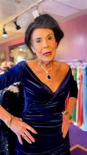 Yvonne Lafleur New Orleans on Instagram: "YVONNE’S ENTRANCE TIPS💙❄️🍸🍾 Ladies, when you enter any room, take your time. Do not rush inside with your head down. Remember: the entrance is part of the outfit. Let them admire. 📱Digital Marketing: @visuelleagency #yvonnelafleur #partyentrance #etiquette #etiquettetips #holidayparty"