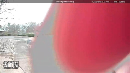 These cops need to lay off the donuts and get in better shape. | Snarky Media Group