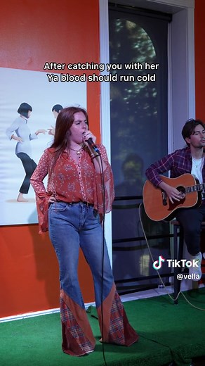 Passionate Live Performance of 'I See Red' in Nashville