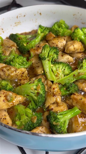 This BOMB Garlic Chicken & Broccoli is better than take out, pair it with fluffy white rice for the perfect take-out meal! 🥦🍚🍗 @atasteofmichelle Ingredients: - 2 lbs chicken tenderloins - 1 tsp salt - 1 tsp black pepper - 1 tbsp garlic powder - 2 tbsp oil - 3 tbsp butter - 10 cloves minced garlic - 1 tsp ginger paste - ½ tsp red pepper flakes - 2 tbsp soy sauce - 2 tbsp water 2 more tbsp - 3 tbsp sugar - Corn starch slurry - (1 tsp corn starch 2 tsp water) - 2 cups cooked broccoli #easyrecipe