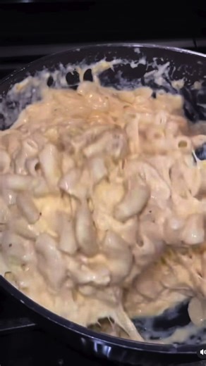 Hilarious Mac and Cheese Reactions: Extra Cheesy Fun